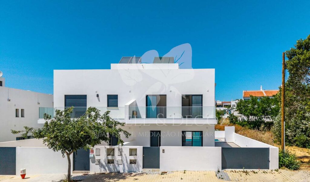 Guide sur la fiscalité immobilière à l&rsquo;intention des expatriés et des investisseurs intéressés par l&rsquo;immobilier dans l&rsquo;Algarve oriental