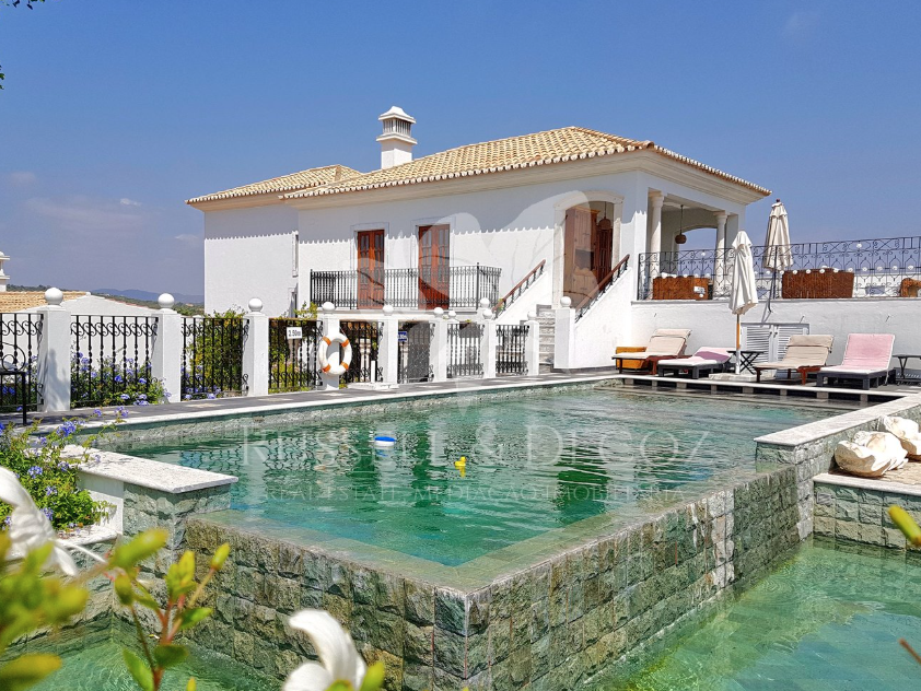 What Makes Olhao's Traditional Cube Houses Appeal to International Buyers in 2026